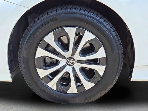 Used 2022 Toyota Prius Prime XLE FWD image 9