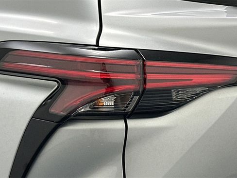Certified 2023 Toyota Sienna XSE image 22