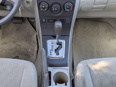 Used 2010 Toyota Corolla LE FWD image 19