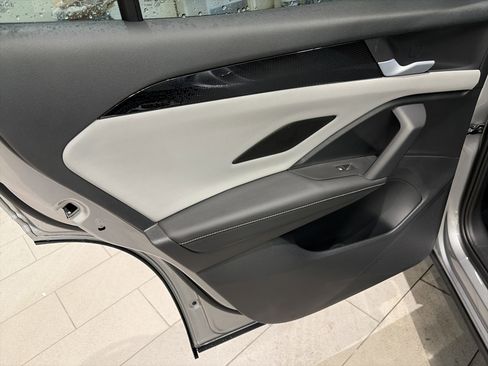 New 2026 Volkswagen Tiguan SE image 13