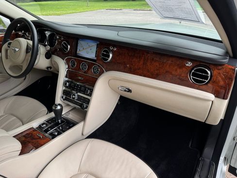 Used 2013 Bentley Mulsanne w/ Rear Entertainment Pkg image 29