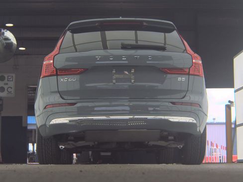 Used 2023 Volvo XC60 B5 Plus FWD image 7