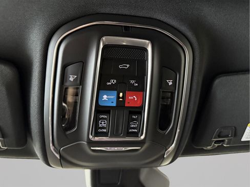 New 2025 Jeep Grand Cherokee Altitude image 21