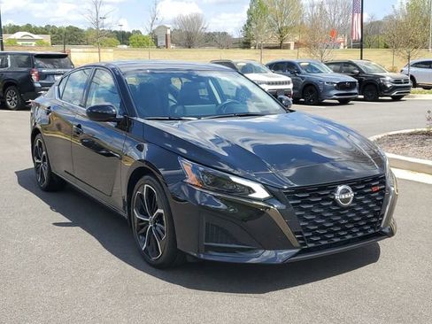 Used 2023 Nissan Altima 2.5 SR w/ SR Premium Package FWD image 3