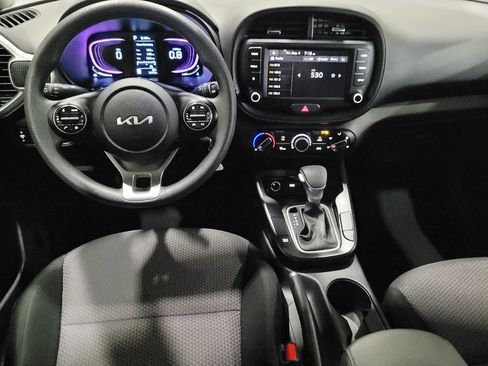 Used 2025 Kia Soul LX w/ LX Technology Package FWD image 22