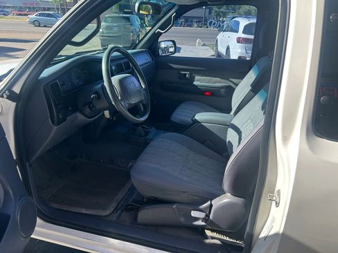 Used 2000 Toyota Tacoma 4x4 Xtracab V6 image 3