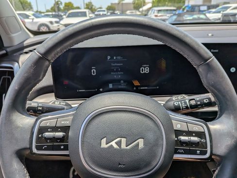 Used 2024 Kia Sorento S FWD image 27