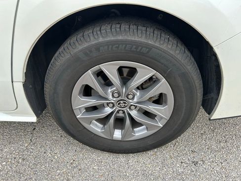 Used 2021 Toyota Sienna XLE w/ XLE Plus Package FWD image 10