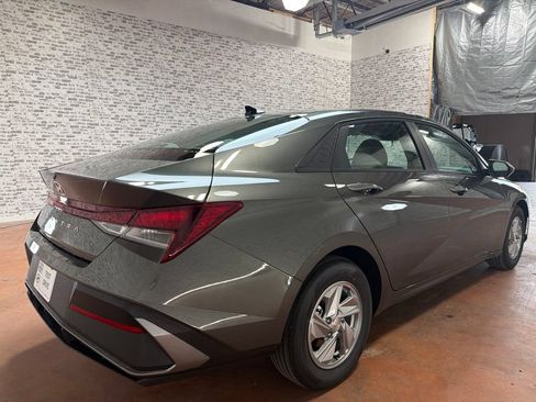 New 2026 Hyundai Elantra SE FWD image 7