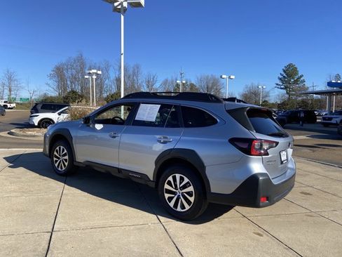 Used 2024 Subaru Outback Premium image 7