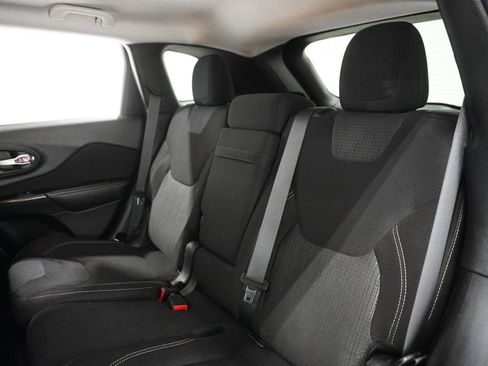 Used 2015 Jeep Cherokee Latitude w/ Cold Weather Group image 14