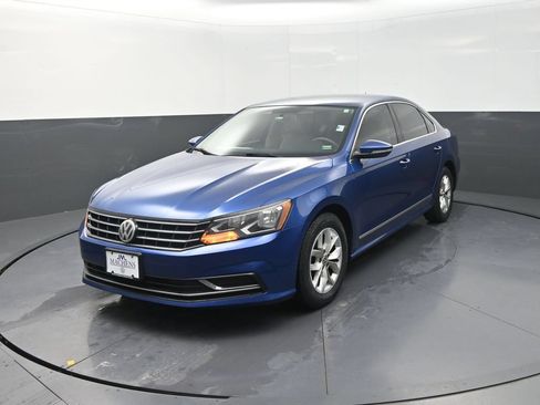 Used 2017 Volkswagen Passat 1.8T S FWD image 4