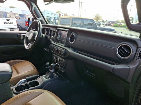 Used 2021 Jeep Wrangler Unlimited Sahara AWD/4WD image 11