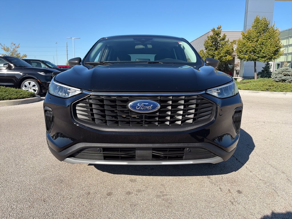 Used 2025 Ford Escape Active AWD/4WD image 2