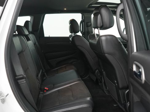 Used 2018 Jeep Grand Cherokee Altitude AWD/4WD image 12