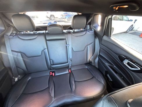 Used 2025 Jeep Compass Trailhawk image 36