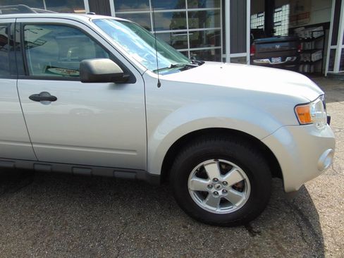 Used 2011 Ford Escape XLT AWD/4WD image 11