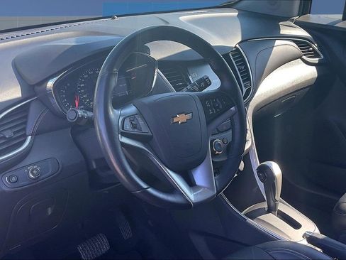 Used 2017 Chevrolet Trax LT w/ LT Convenience Package FWD image 17