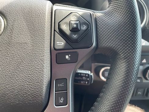 Used 2022 Toyota Tacoma TRD Off-Road w/ Technology Package AWD/4WD image 21
