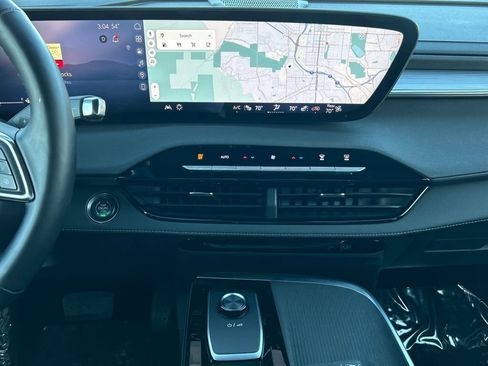 Used 2025 Buick Enclave Preferred image 13