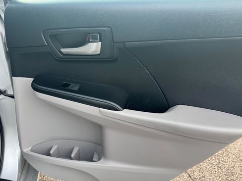 Used 2014 Toyota Camry LE image 22
