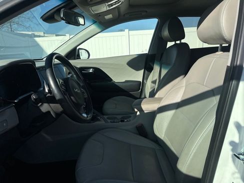 Used 2022 Kia Niro EX Premium image 10