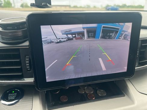 Used 2021 Ford Explorer XLT w/ Equipment Group 202A image 10