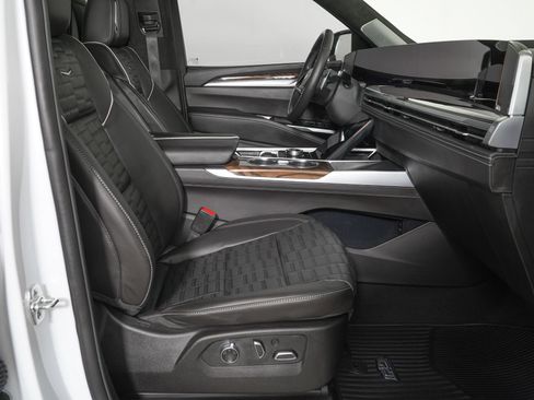 Used 2026 Cadillac Escalade Platinum Sport w/ LPO, ONYX Package AWD/4WD image 9