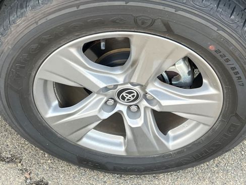 Used 2024 Toyota RAV4 XLE w/ Convenience Package FWD image 22