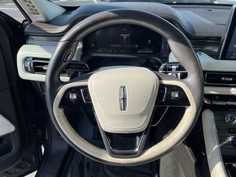 Used 2023 Lincoln Aviator Standard w/ Premium Package image 13