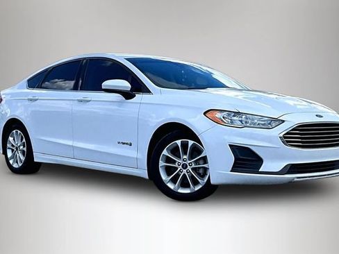 Used 2019 Ford Fusion SE FWD image 1