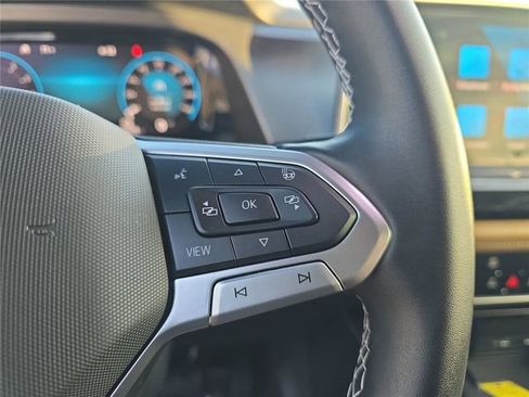 Used 2025 Volkswagen Atlas Cross Sport SE w/ Panoramic Sunroof Package image 24