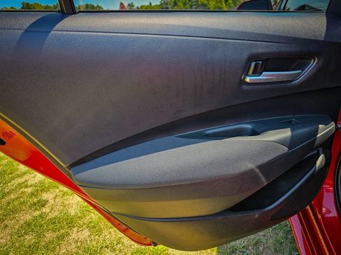 Used 2020 Toyota Corolla LE FWD image 28