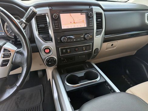 Used 2019 Nissan Titan SV w/ SV Convenience Package image 29