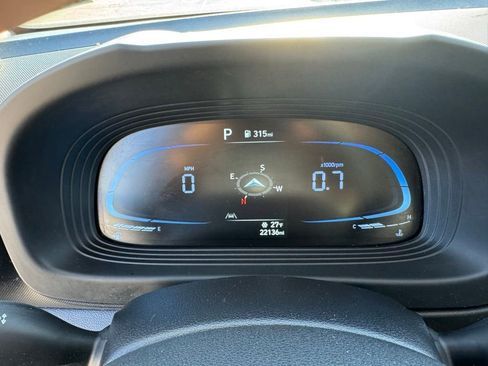 Used 2023 Hyundai Venue Limited image 23