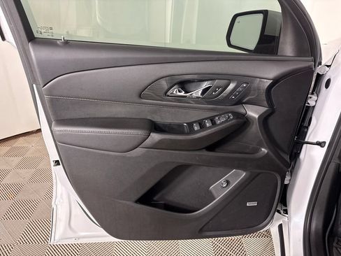 Used 2023 Chevrolet Traverse High Country FWD image 12