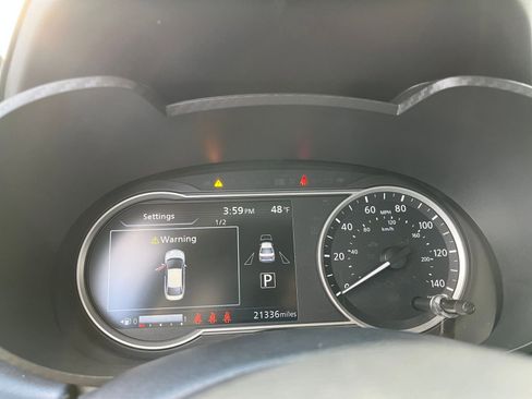 Used 2025 Nissan Versa SV FWD image 40