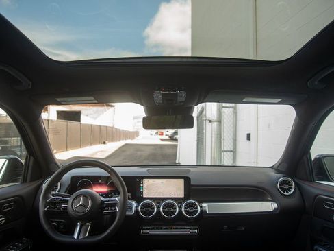 Certified 2025 Mercedes-Benz GLB 250 4MATIC image 31