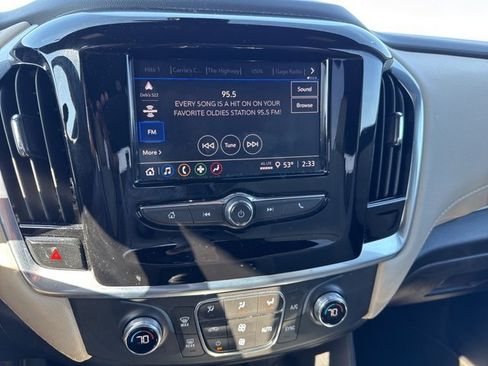 Used 2022 Chevrolet Traverse LS image 10