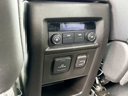 Used 2023 Chevrolet Traverse RS AWD/4WD image 29