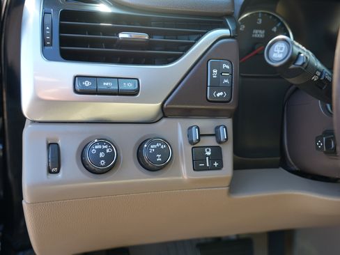 Used 2017 Chevrolet Suburban Premier image 16