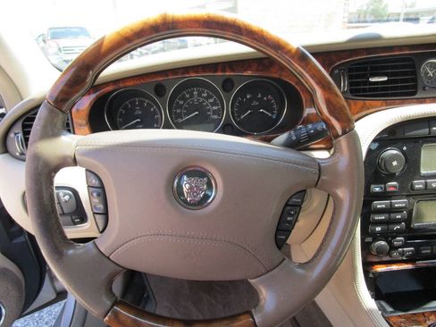 Used 2004 Jaguar XJ8 RWD image 12