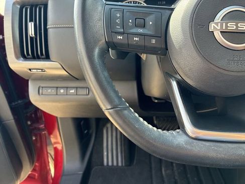 Used 2024 Nissan Pathfinder SL FWD image 23
