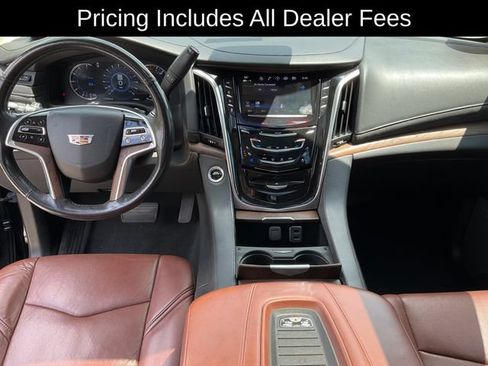 Used 2019 Cadillac Escalade Premium Luxury AWD/4WD image 4