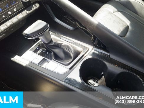 Used 2024 Hyundai Elantra Limited FWD image 11