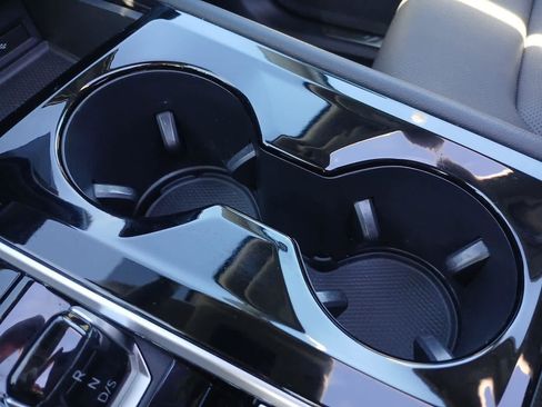 Used 2024 Volkswagen Atlas SE image 18