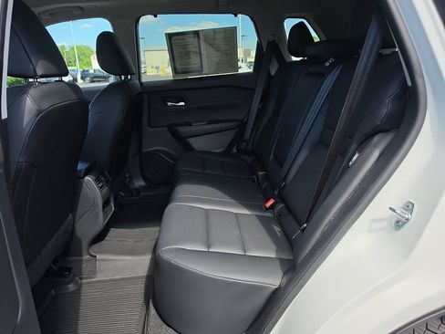 Used 2023 Nissan Rogue SV w/ SV Premium B Package AWD/4WD image 17