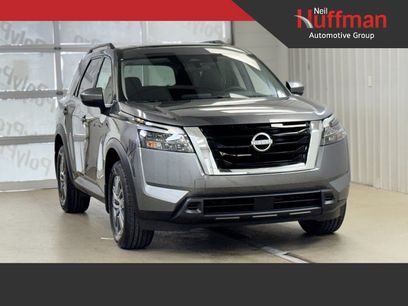 New 2025 Nissan Pathfinder SV w/ SV Premium Package