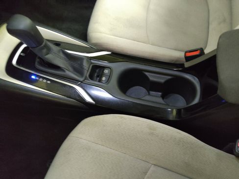 Used 2021 Toyota Corolla LE FWD image 26
