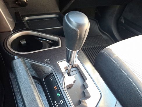 Used 2018 Toyota RAV4 XLE image 15